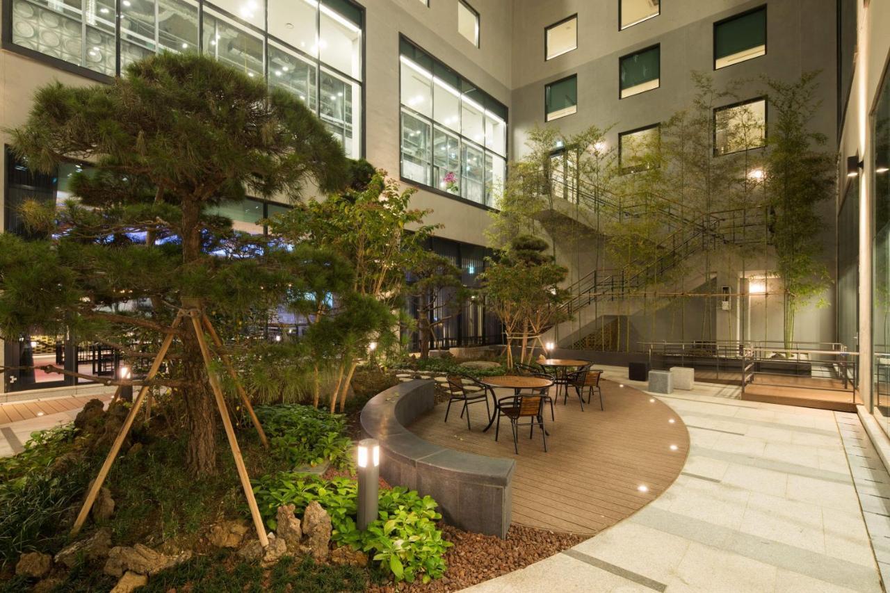 Orakai Cheonggyesan Hotel, BW Premier Collection Сеул Екстериор снимка