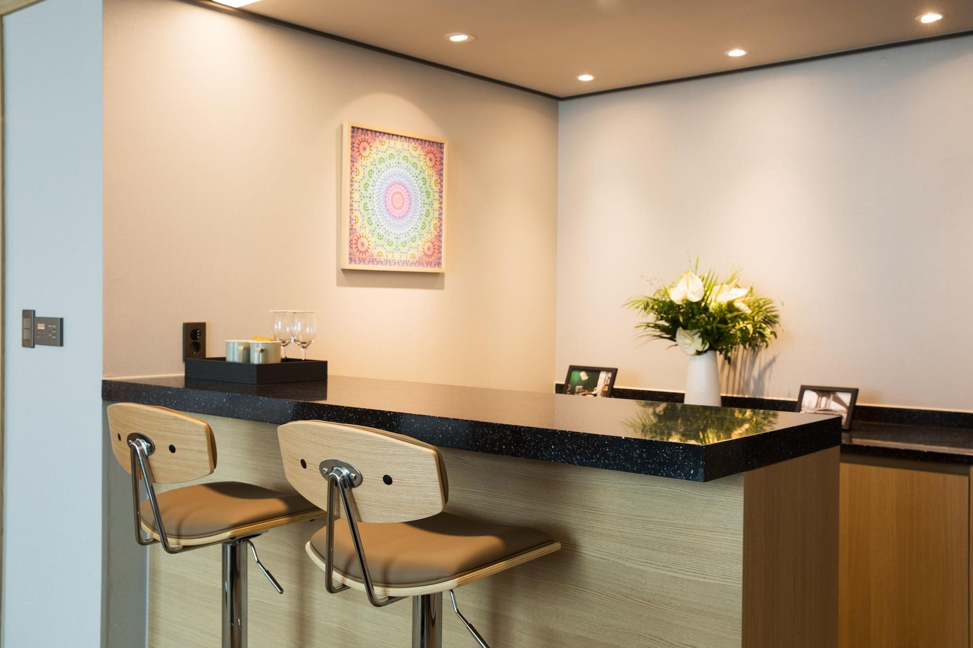 Orakai Cheonggyesan Hotel, BW Premier Collection Сеул Екстериор снимка