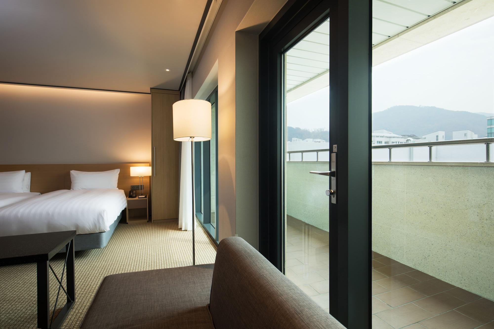 Orakai Cheonggyesan Hotel, BW Premier Collection Сеул Екстериор снимка