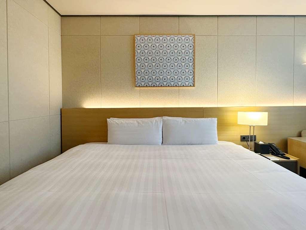 Orakai Cheonggyesan Hotel, BW Premier Collection Сеул Стая снимка