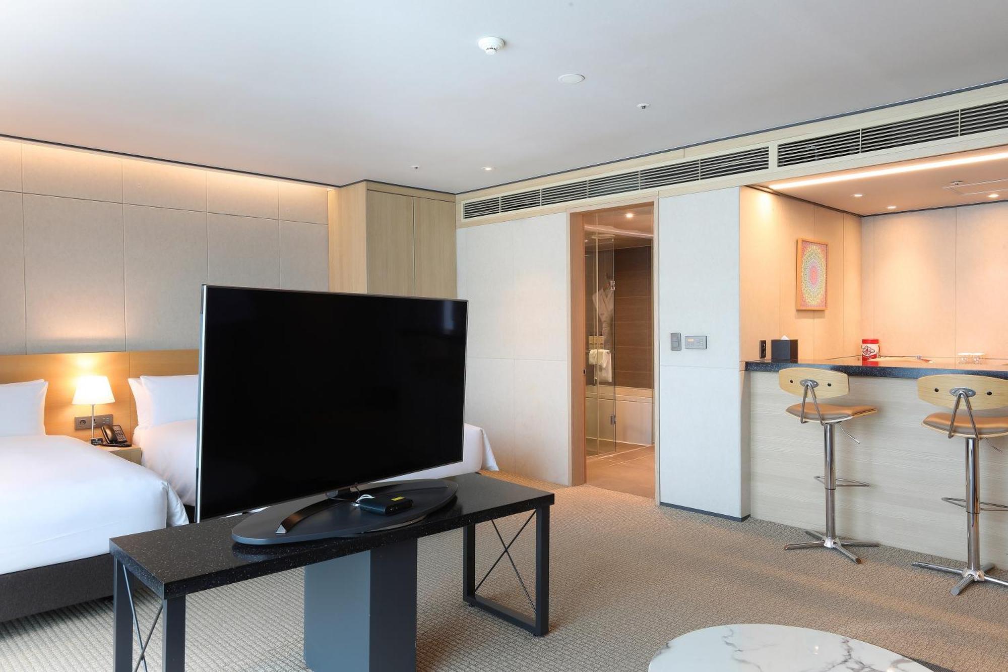 Orakai Cheonggyesan Hotel, BW Premier Collection Сеул Екстериор снимка
