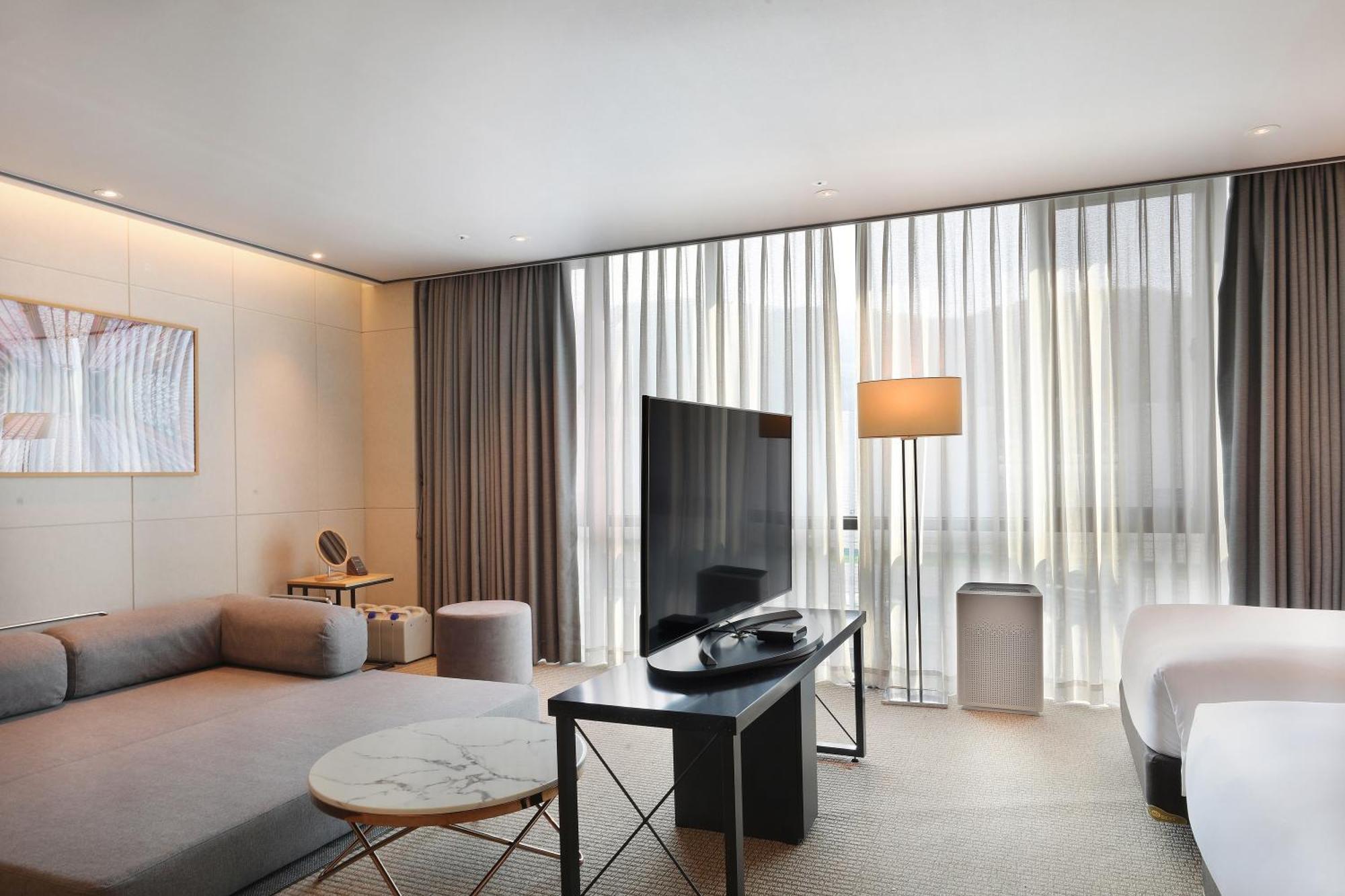 Orakai Cheonggyesan Hotel, BW Premier Collection Сеул Екстериор снимка