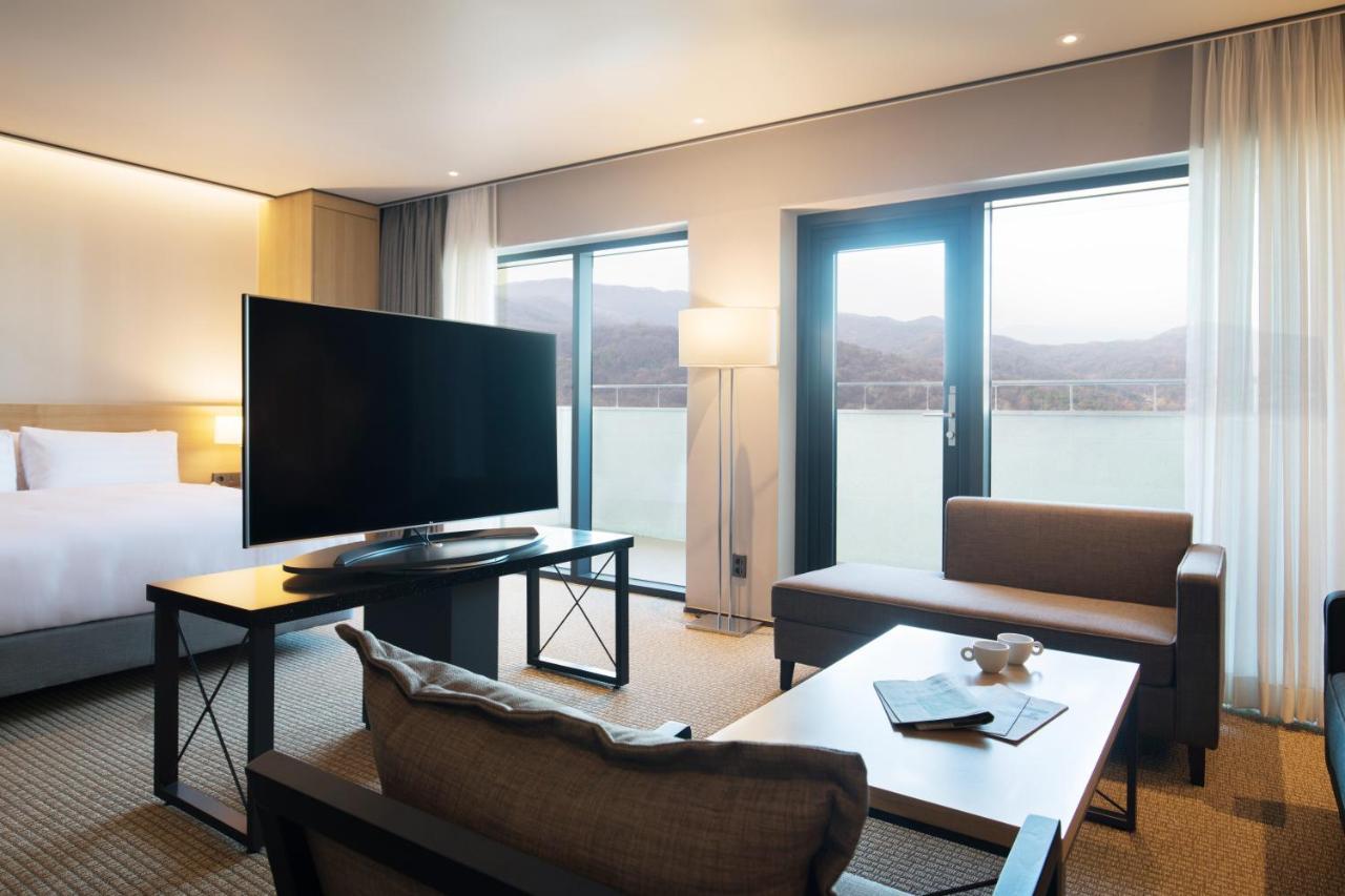 Orakai Cheonggyesan Hotel, BW Premier Collection Сеул Екстериор снимка
